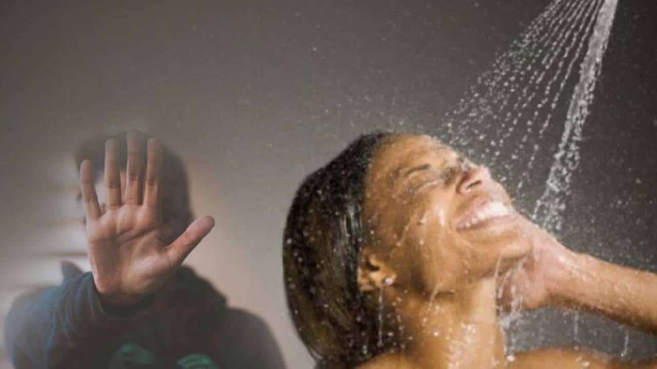 Evite lavar o rosto enquanto estiver no chuveiro a todo custo!