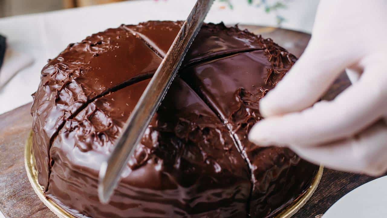 Faça esse bolo de chocolate e laranja leve e saboroso!