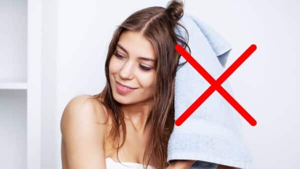 Atenção Mulheres! Por que vocês NÃO devem secar o cabelo com uma toalha de algodão?