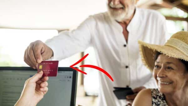 Alerta do INSS: Novas regras geram novo limite no cartão de crédito de aposentados