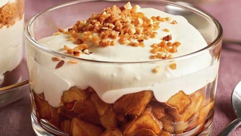 Taças de maçã assadas com creme inglês para adoçar seu dia