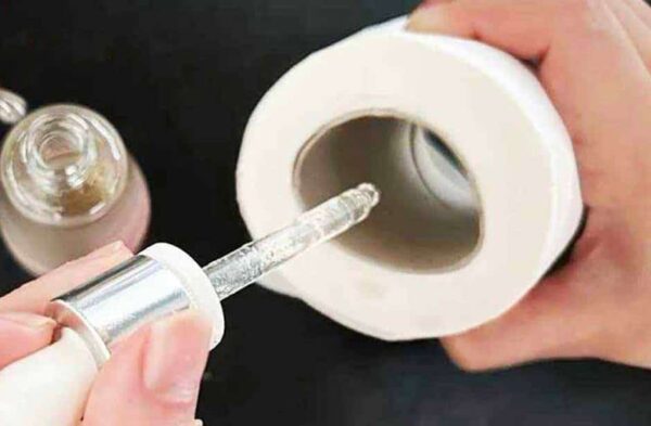 Descubra como perfumar seu banheiro por várias horas usando rolos de papel higiênico