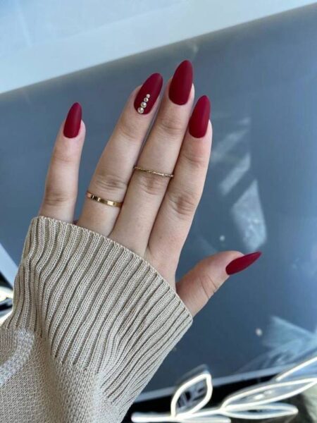 esmalte vermelho bordo