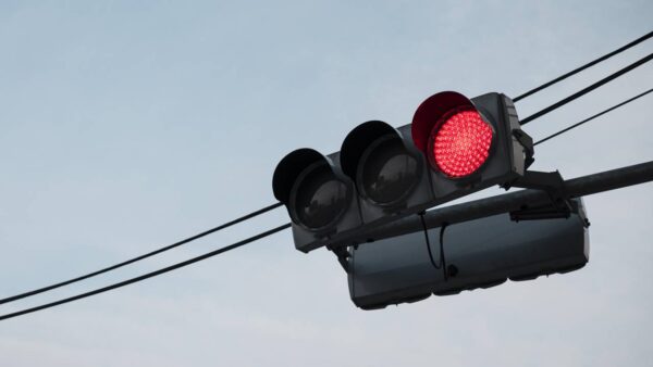Qual o valor da multa por furar o sinal vermelho em 2023?