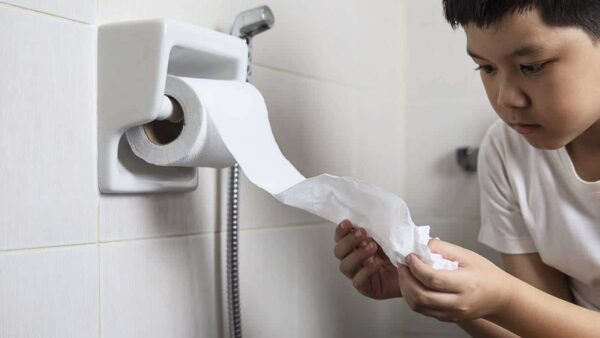 Por que você deve trocar o rolo de papel higiênico ao entrar no hotel ou pousada?