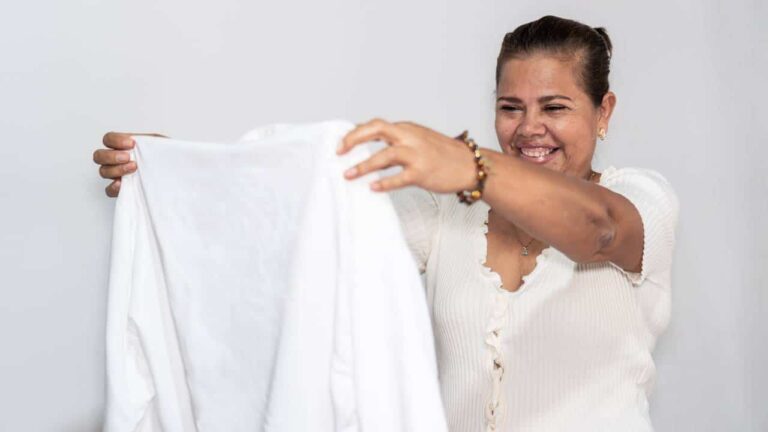 FÁCIL: Como branquear e remover manchas nas golas das camisas?