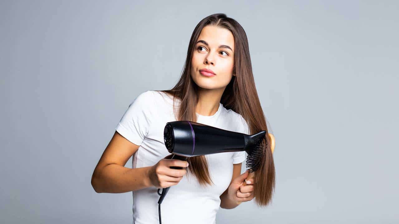 Como secar o cabelo em casa e ter o resultado de um salão de cabeleireiro?