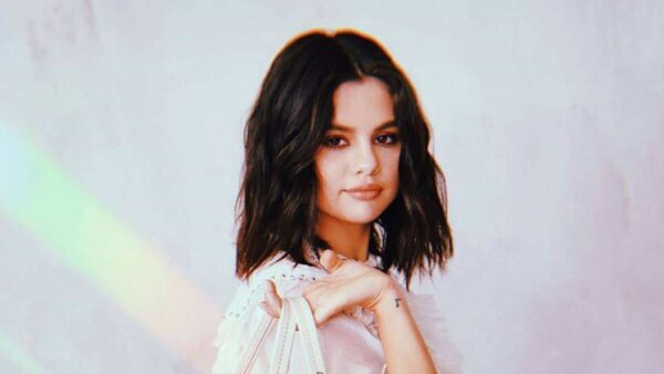 ​​Selena Gomez e seus cortes de cabelo que afinam rostos redondos