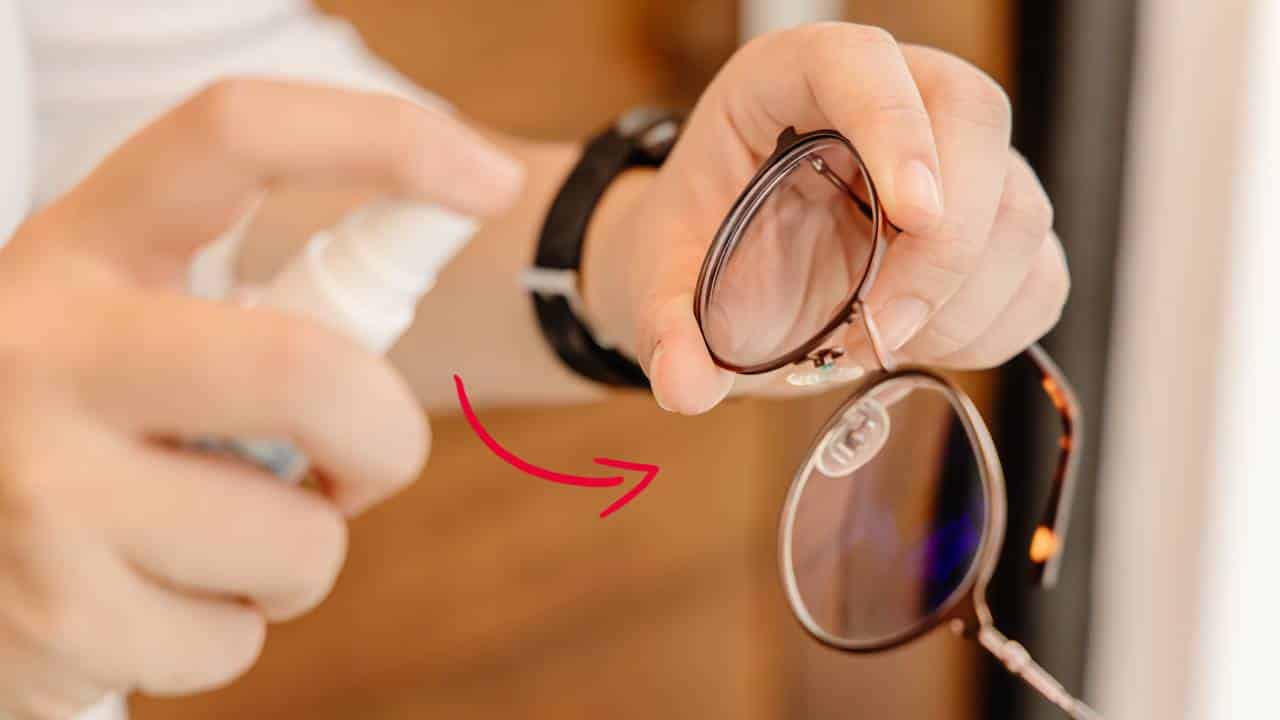3 formas incríveis de remover arranhões de óculos