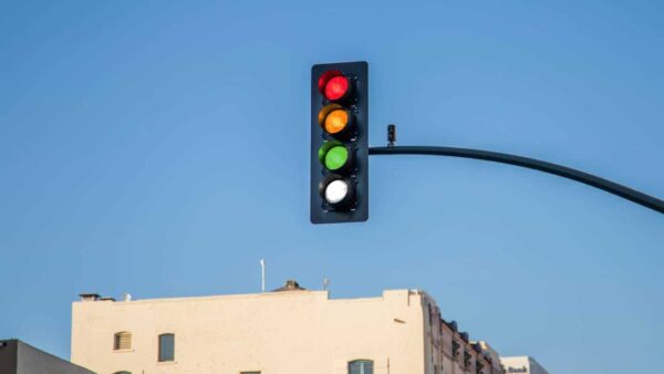 Qual cidade do Brasil receberá a quarta cor nos semáforos primeiro?