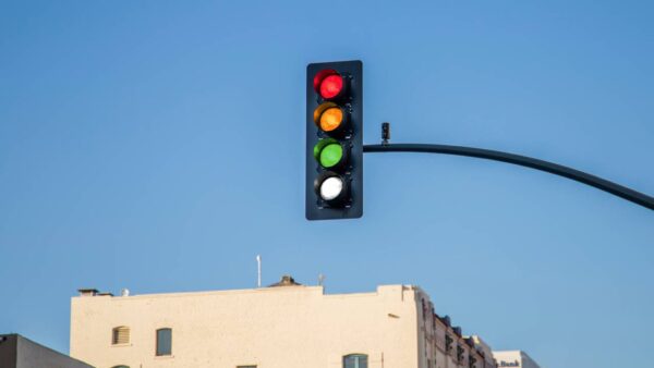 Por que uma quarta cor será adicionada aos semáforos?