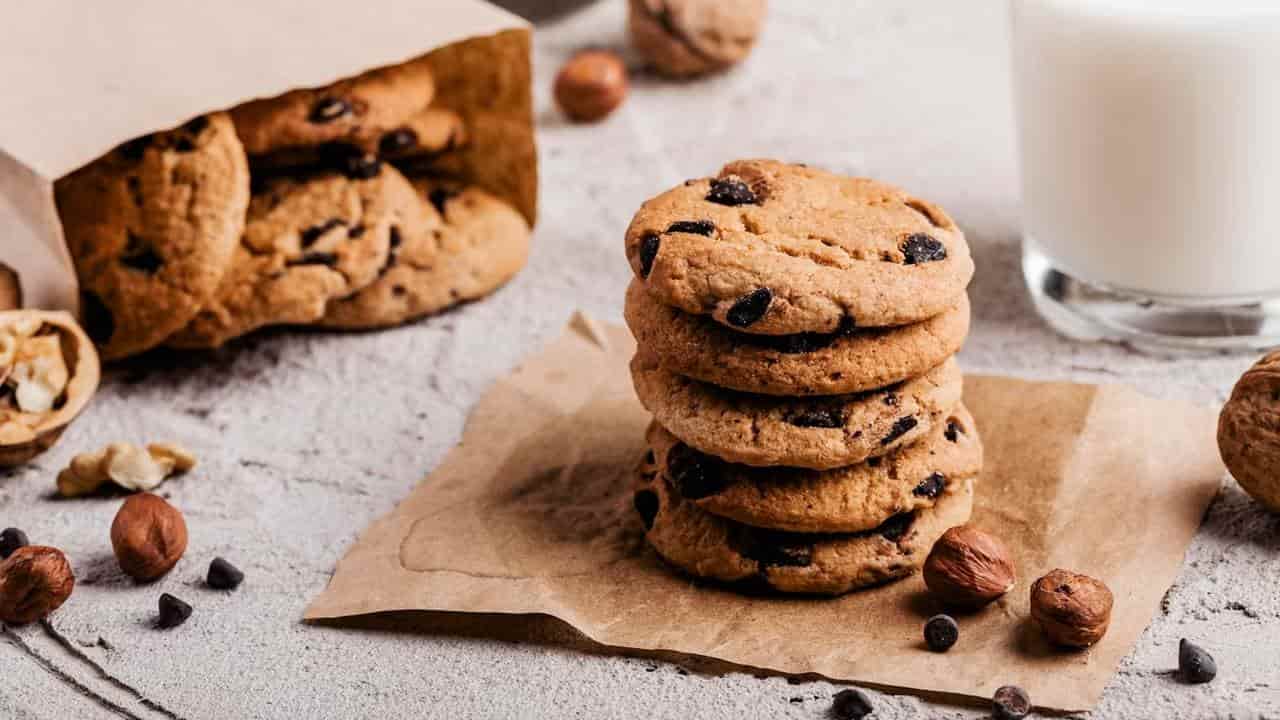 Com ingredientes simples, faça estes deliciosos biscoitos caseiros de chocolate e se delicie