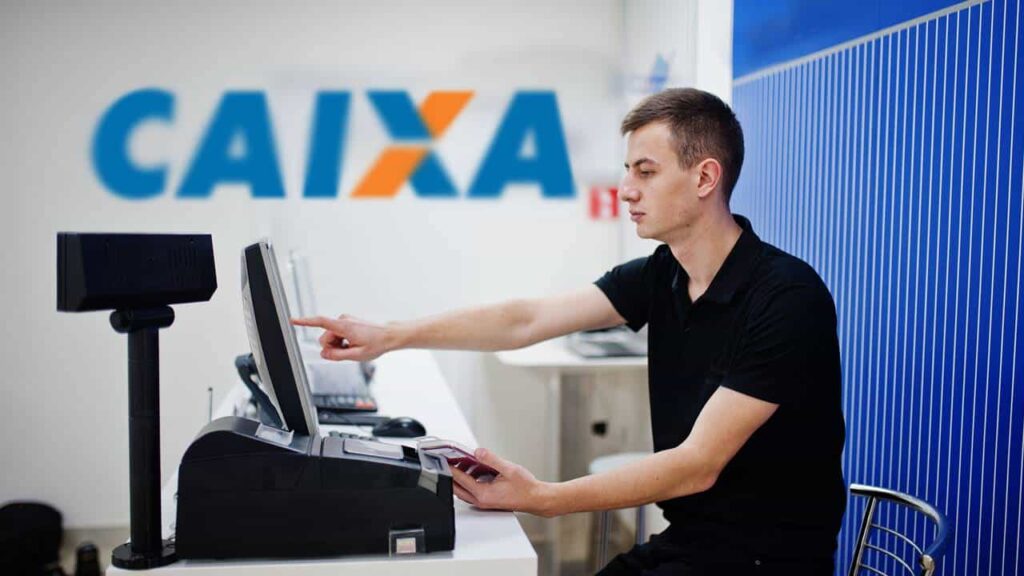 Caixa precisa de 20 mil funcionários