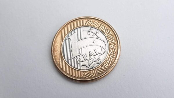 Conheça 3 moedas de R$ 1 real que pode valer muito dinheiro