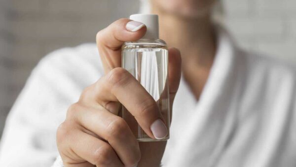 NUNCA FAÇA ISSO: 5 coisas para não fazer com o seu perfume