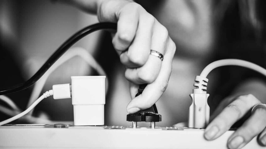 aparelhos da tomada economizar contas energia luz