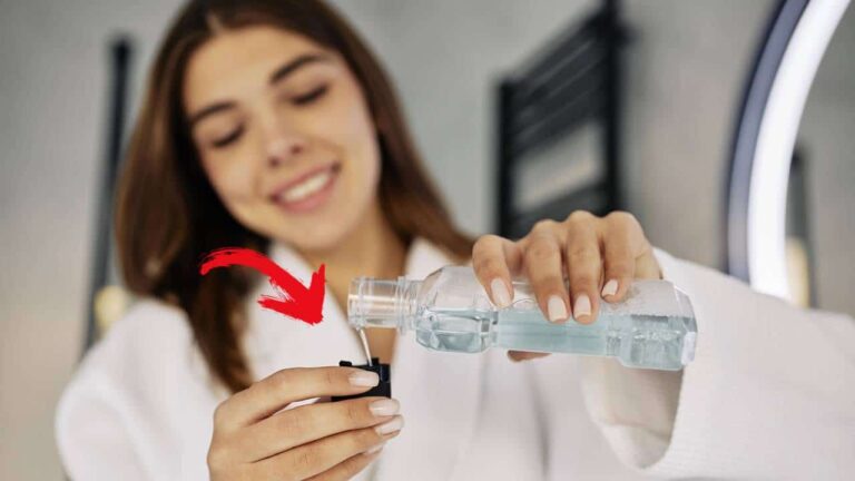 Quais são os vários usos do enxaguante bucal no banheiro?