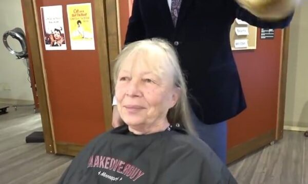 Adeus Cabelos Grisalhos: Como um corte de cabelo mudou sua vida dessa mulher?
