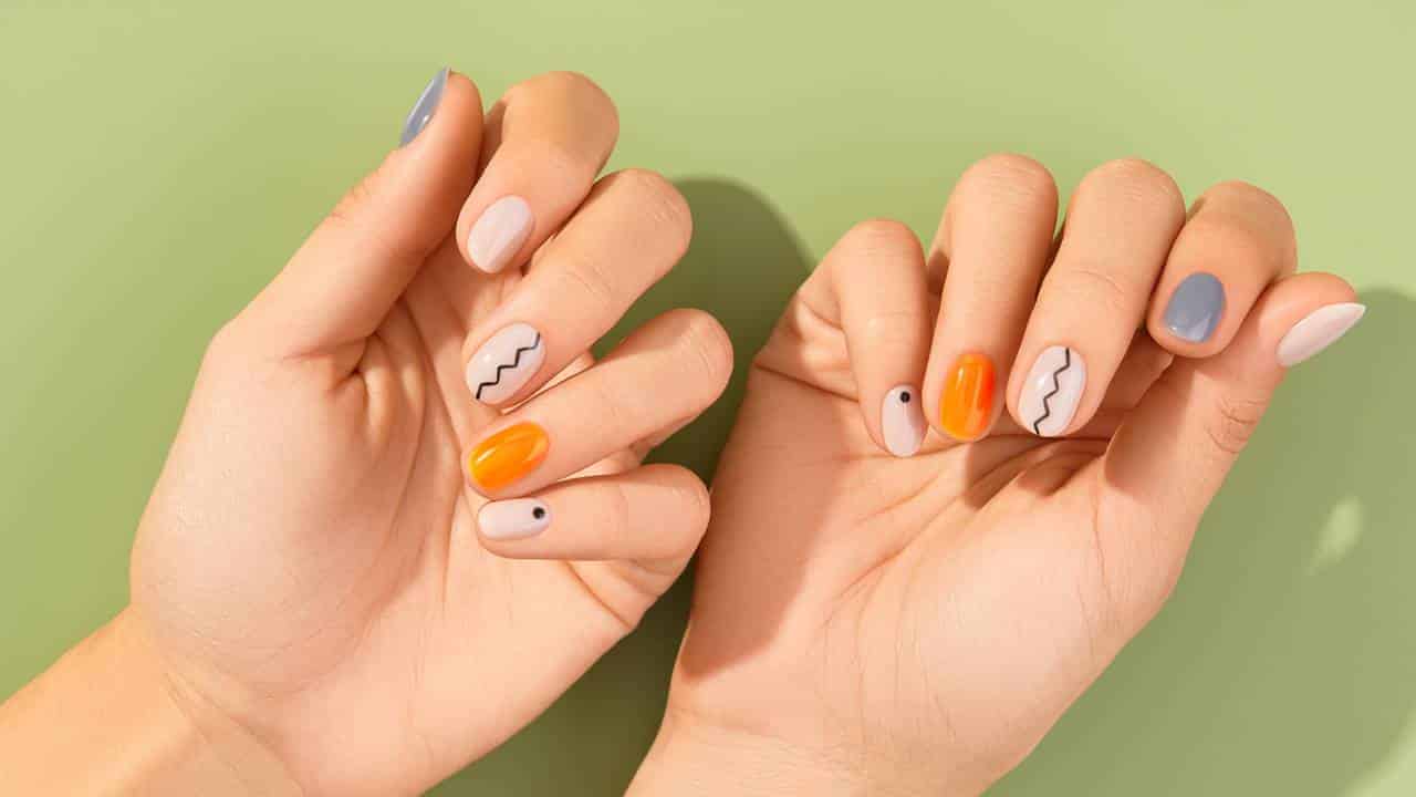 Unhas divertida: 3 designs originais de manicure para ter mãos jovens