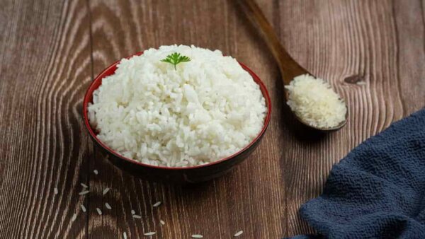 Como fazer arroz branco perfeito em 20 minutos        