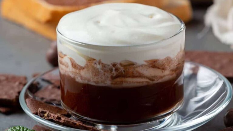 mousse chocolate com chantilly