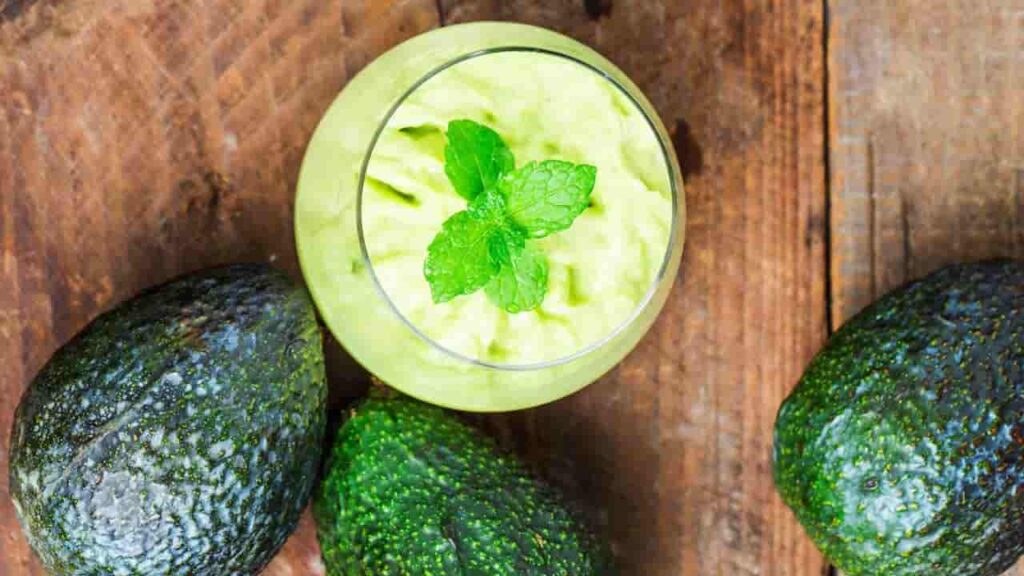 Diferente e delicioso: Experimente este sorvete caseiro de abacate e limão 