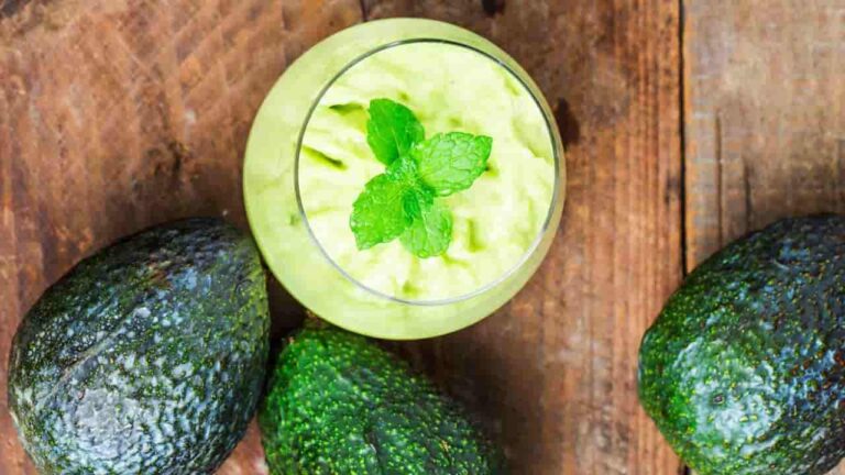 Diferente e delicioso: Experimente este sorvete caseiro de abacate e limão 