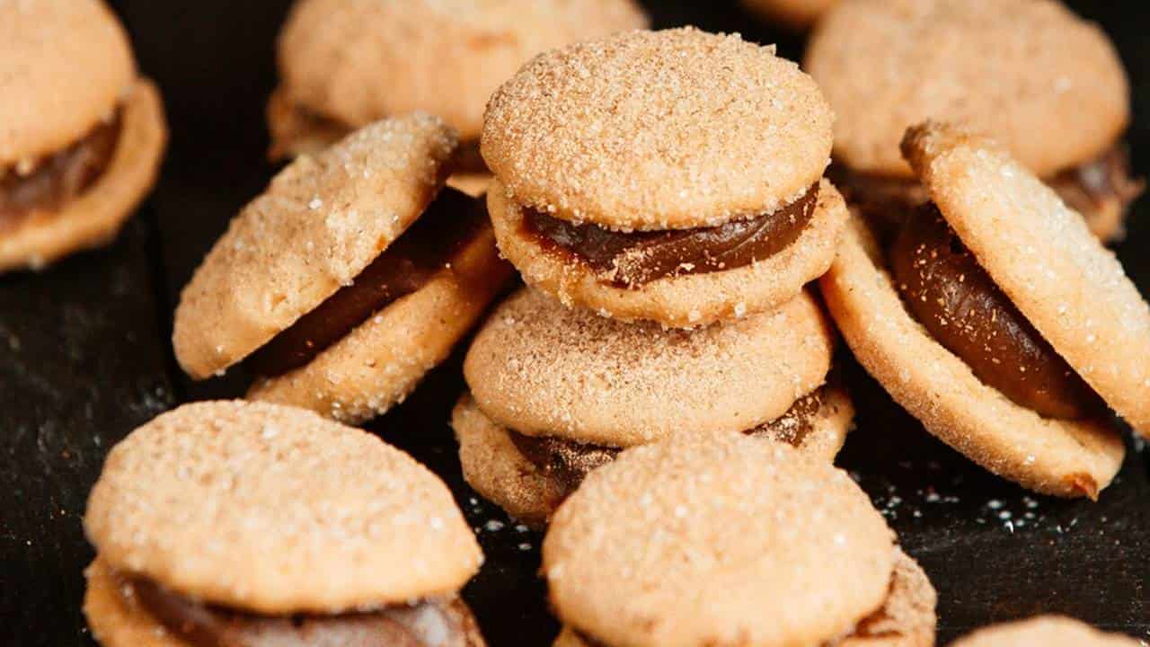 INCRÍVEL esses biscoitos com recheio de nutella