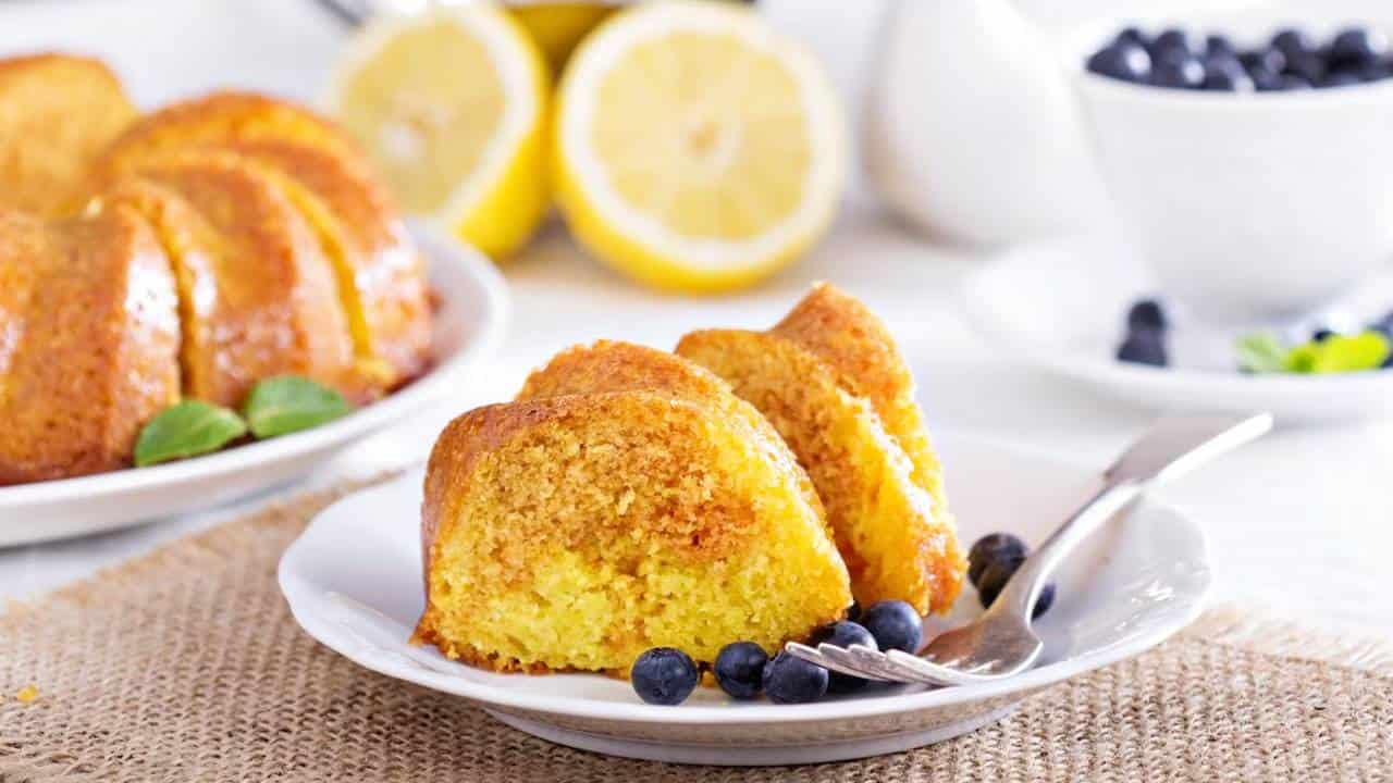MELHOR bolo de limão da sua vida, super fofinho e saboroso