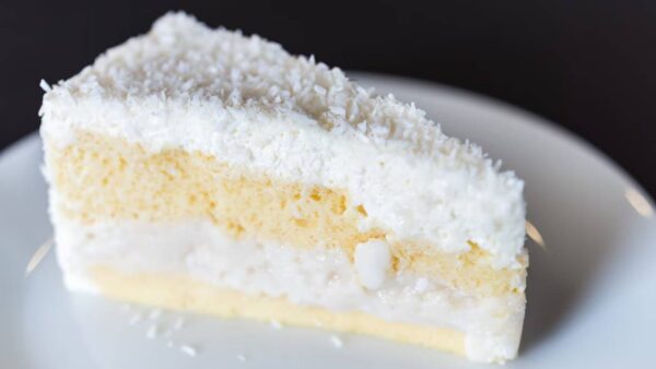 Prepare em pouco tempo um delicioso bolo de coco no micro-ondas