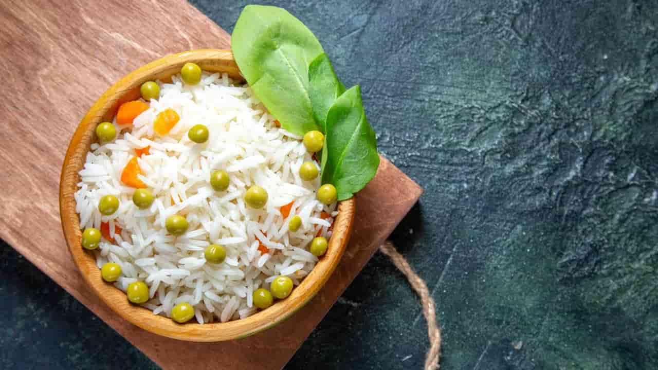 Este arroz com ervilhas é super nutritivo e saboroso