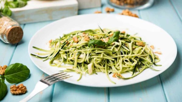 Preparei uma deliciosa salada de abobrinha grelhada