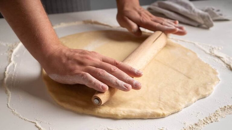 Preparei uma massa de pizza super fofinha