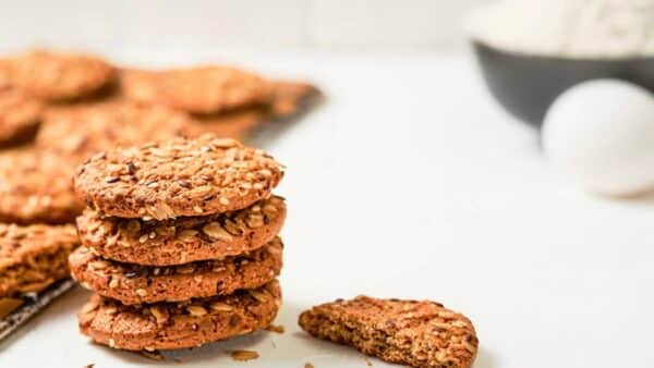 Experimente esses deliciosos biscoitos de aveia feitos na frigideira