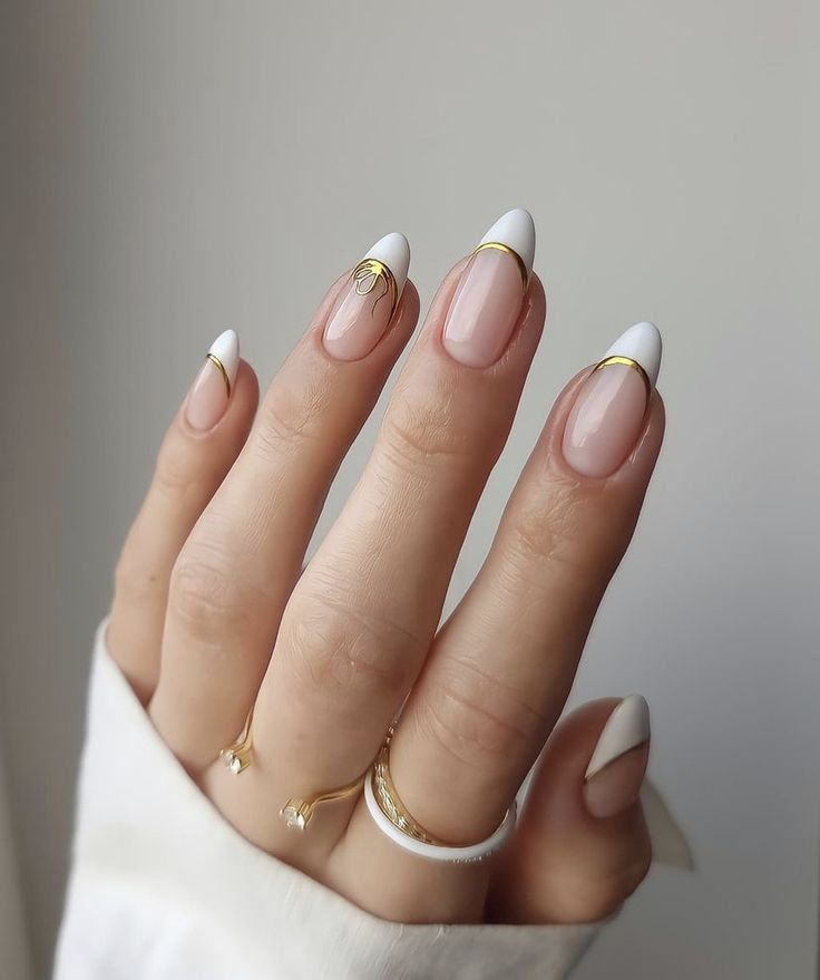 modelo com dourado e branco 