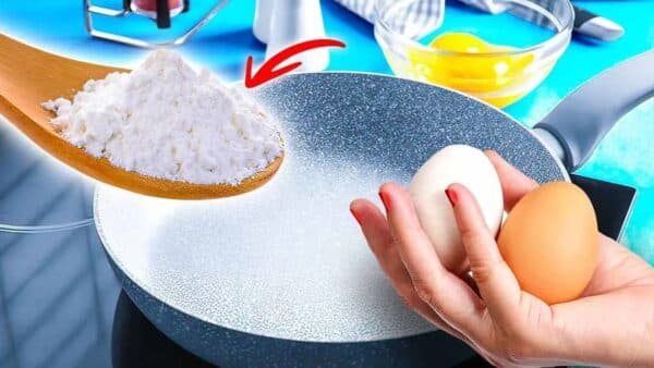 O mistério foi revelado: Por que colocar farinha de trigo na panela de fritar ovo?