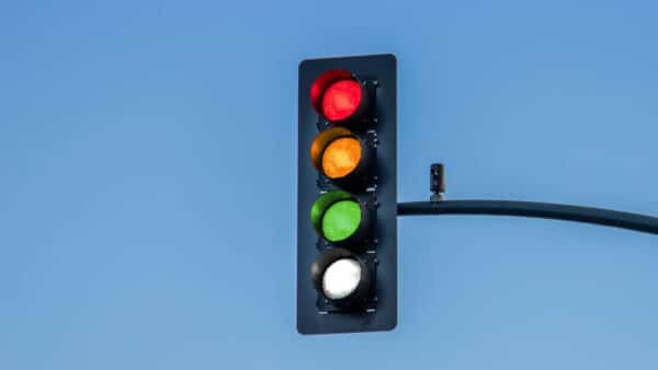 Como será a 4ª cor da luz nos semafóros e como vai funcionar?