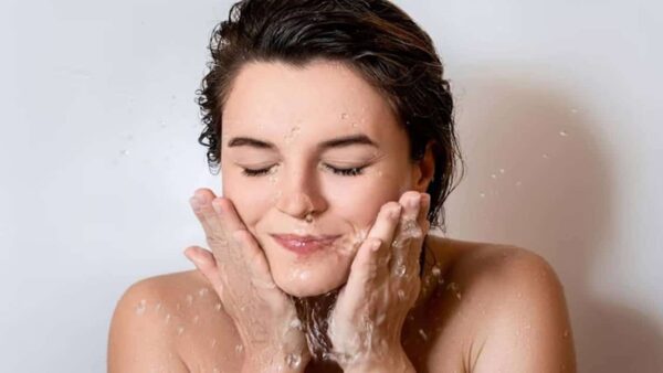 Aprenda o método caseiro que ajuda rejuvenescer a pele e deixá-la macia