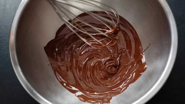 Prepare uma deliciosa ganache de chocolate em pouco tempo