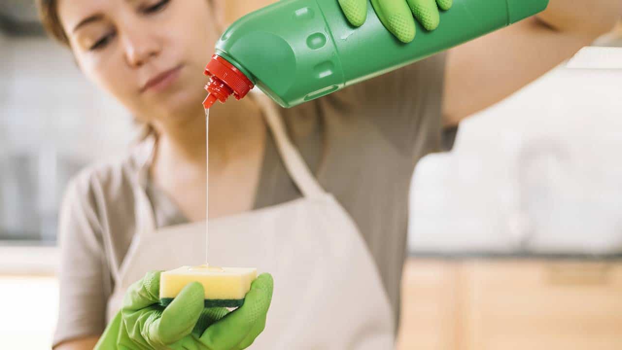 5 truques para limpar o banheiro e a cozinha e ter sempre uma casa perfumada