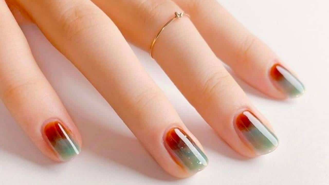 Mármore líquido: a nova tendência de design para unhas brilhantes e moderna