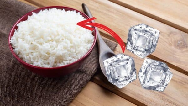 Por que você deve colocar 3 pedras de gelo para requentar o arroz de ontem?