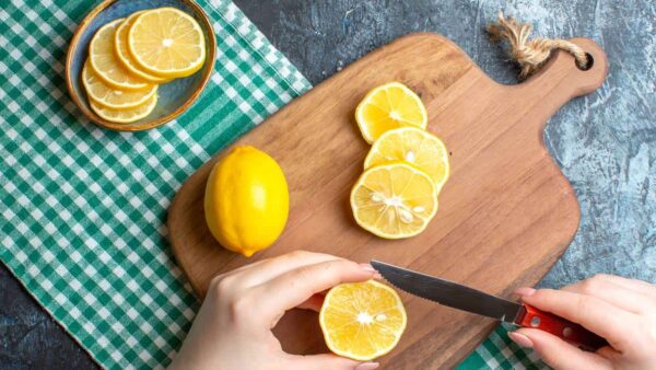 Sempre tome suco de limão em casa por estes 6 motivos