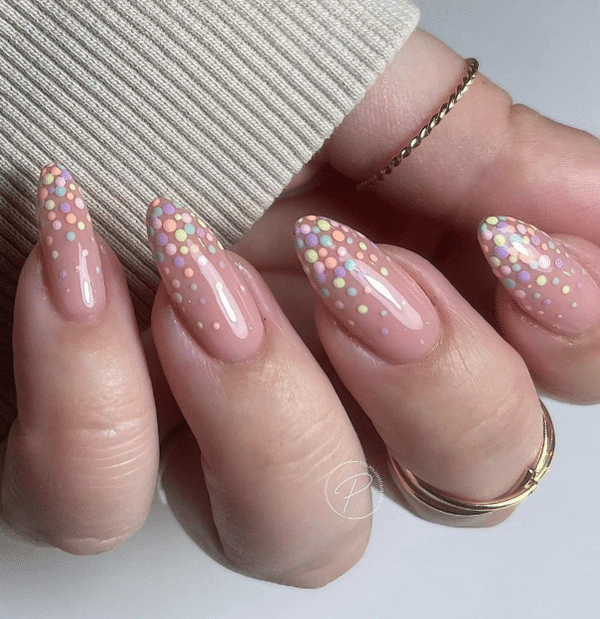 unhas de bolinhas 