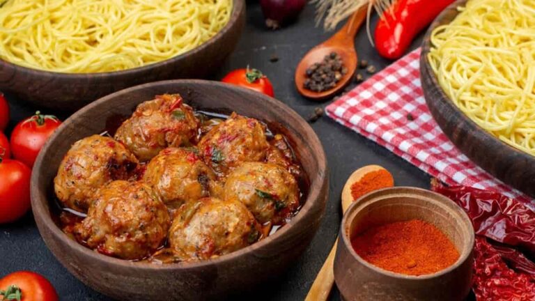 Receita de ALMÔNDEGAS com molho picante
