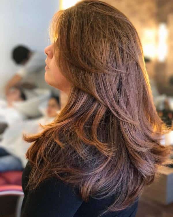 Cabelo comprido com camadas a partir do queixo