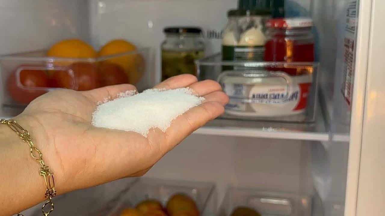 Coloque sal na geladeira e depois de 10 minutos e você ficará surpreso!