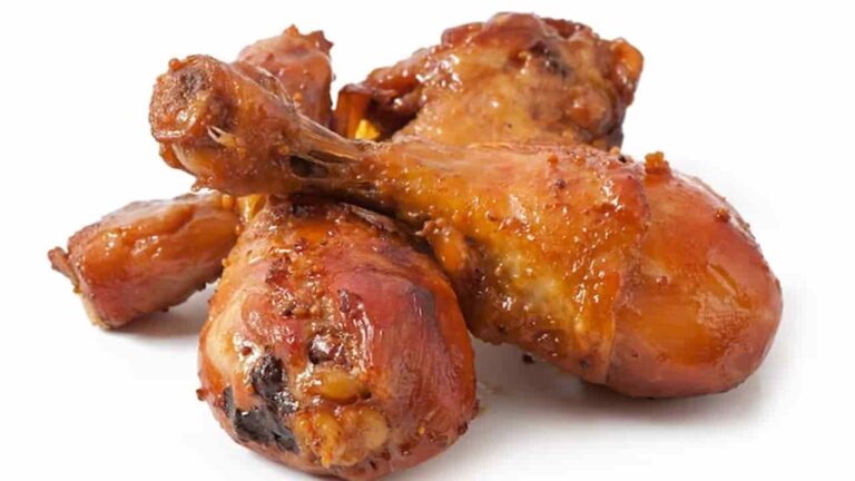Experimente estas coxas de frango ao molho e se delicie