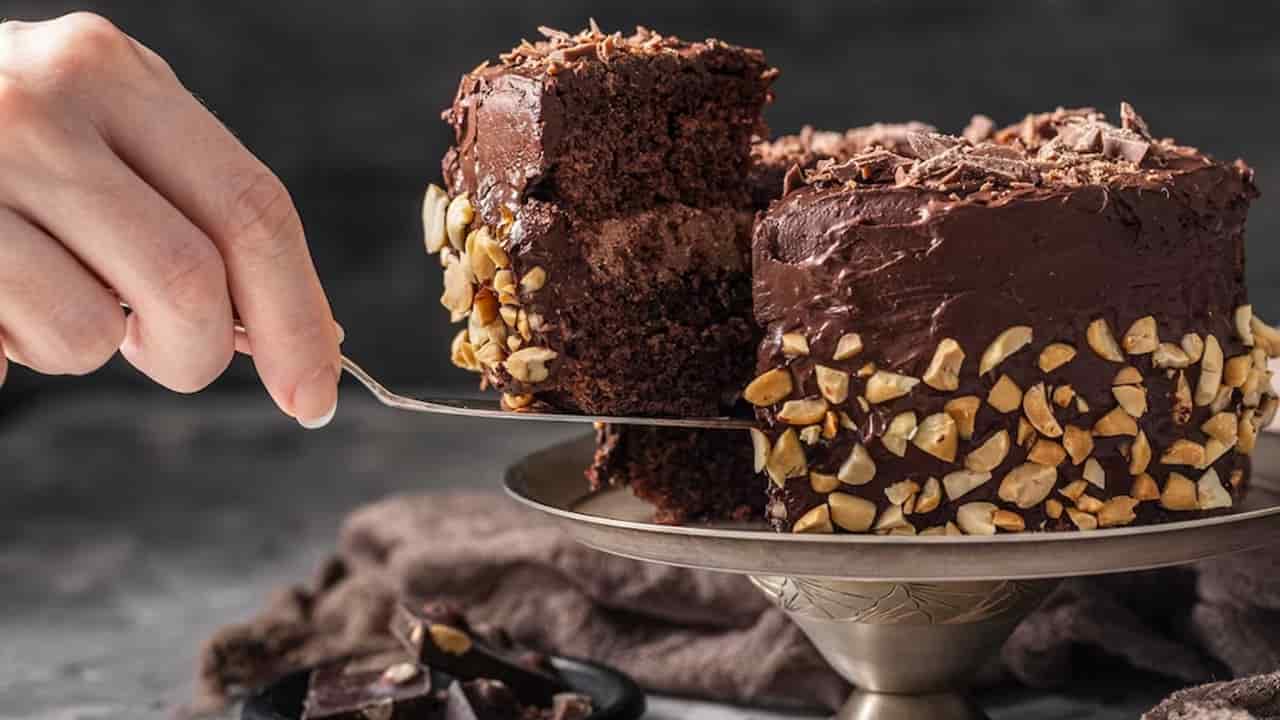 Macio e delicioso: Bolo de chocolate sem açúcar e sem farinha  