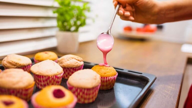 Cupcakes de chocolate e mirtilo com creme de manteiga